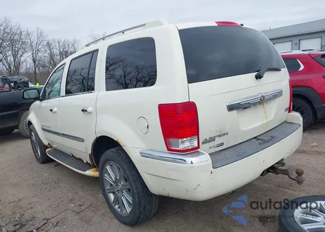 2008 Chrysler Aspen Limited z USA, uszkodzony, nr VIN 1A8HW58228F113941